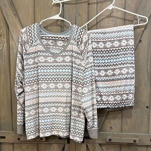 Cuddl Duds Soft Geometric Pajama Set